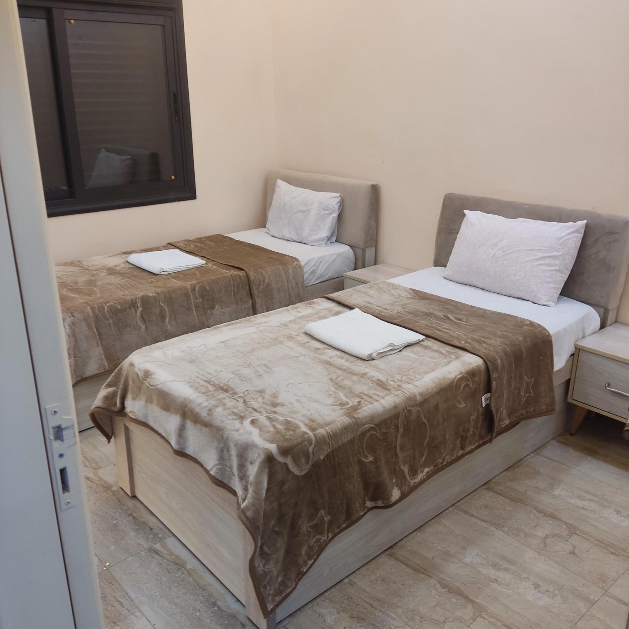 Lotus Housing For Furnished Apartments Dzseras Kültér fotó