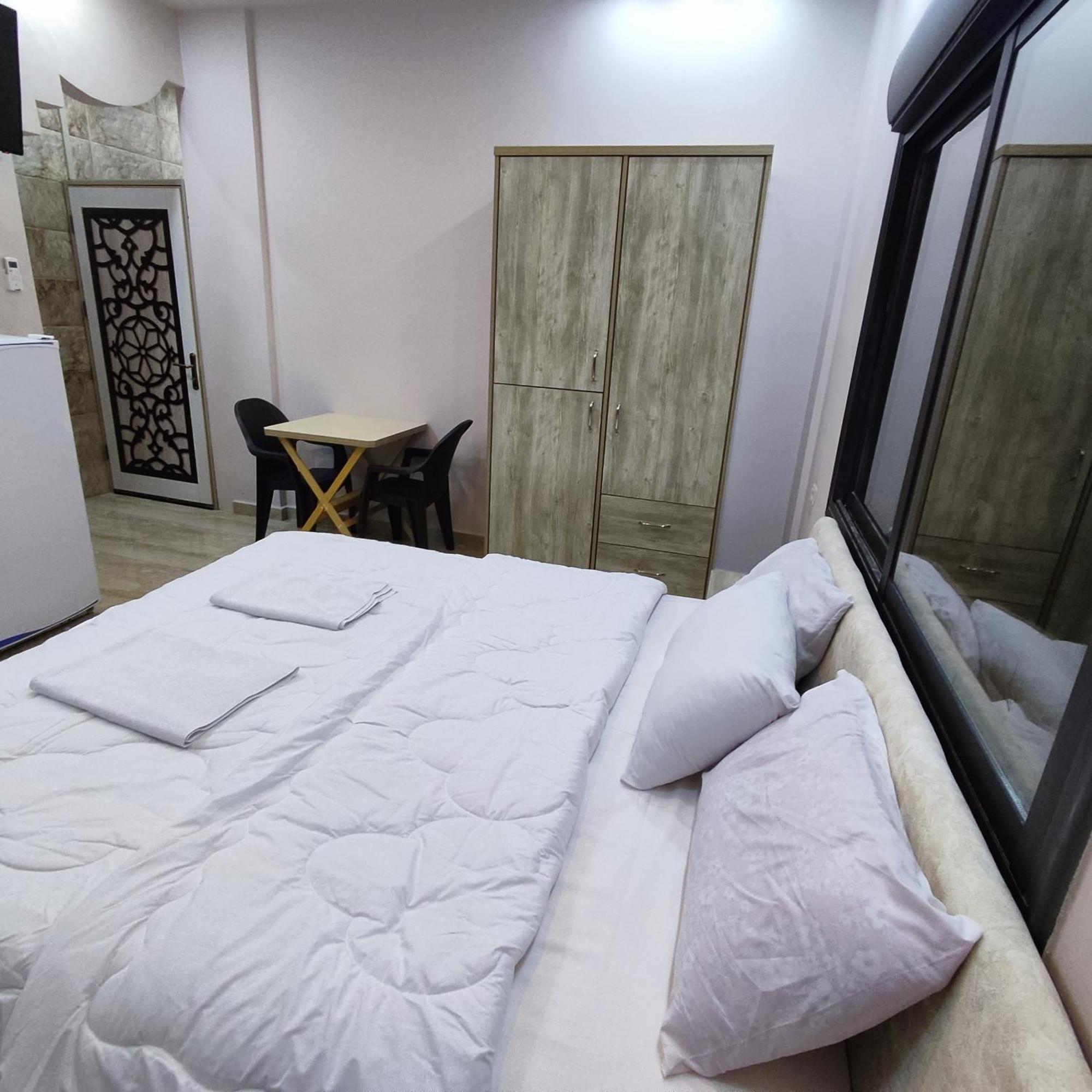Lotus Housing For Furnished Apartments Dzseras Szoba fotó